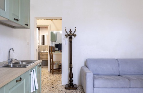 San Leonardo House | Holiday Home 'L'ulivo Di Alice' with Shared Terrace and Wi-Fi