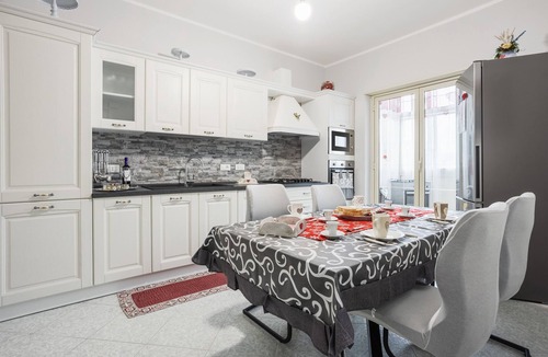 Villabate House | Holiday Home 'La Casa Di Anna' with Sea View, Wi-Fi and Air Conditioning