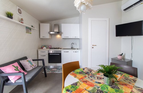 Pozzallo House | Holiday Home "La Dimora della Luna" with Sea View, Terrace & Wi-Fi