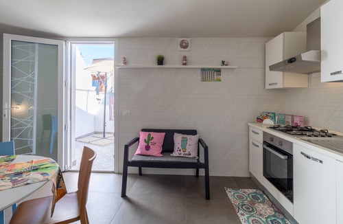 Pozzallo House | Holiday Home "La Dimora della Luna" with Sea View, Terrace & Wi-Fi