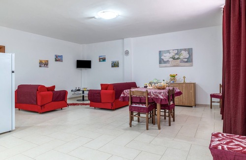 Latiano House | Holiday Home 'La Perla' with Shared Pool, Wi-Fi and Air Conditioning