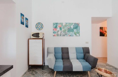 Partanna House | Holiday Home 'La Vanedda' with Private Terrace, Wi-Fi and Air Conditioning
