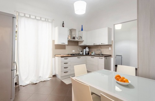 Ruggero Settimo House | Holiday Home 'Lulù Palermo' with Balcony, Wi-Fi and Air Conditioning