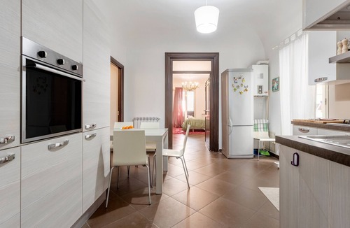 Ruggero Settimo House | Holiday Home 'Lulù Palermo' with Balcony, Wi-Fi and Air Conditioning