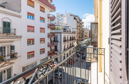 Ruggero Settimo House | Holiday Home 'Lulù Palermo' with Balcony, Wi-Fi and Air Conditioning