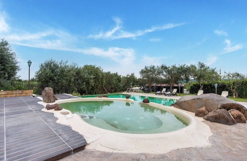 Carlentini House | Holiday Home near Mount Etna Views