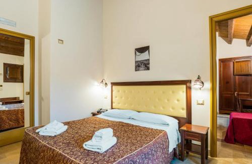Carlentini House | Holiday Home near Mount Etna Views