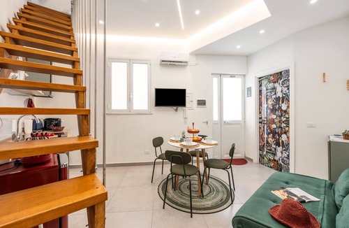 Borgo Vecchio House | Holiday Home 'Nica Nica' with Private Terrace, Wi-Fi and Air Conditioning