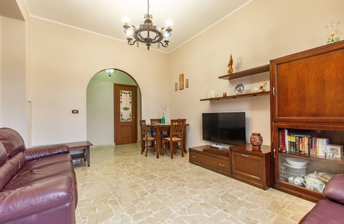 Brolo House | Holiday Home 'Olga Bnb' with Balcony and Wi-Fi