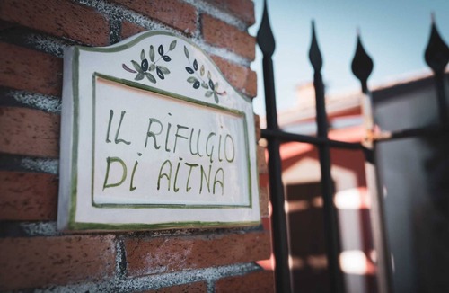 Ragalna Villa | Holiday home on the slopes of Etna .The Aitna Refuge