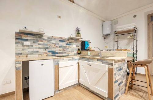 Terrasini House | Holiday Home 'Sicilia Biadda' with Wi-Fi and Air Conditioning