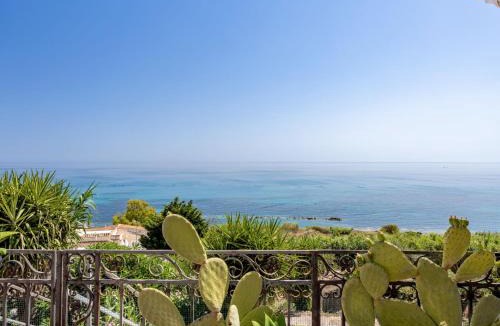 Porto Palo House | Holiday Home Terrazza del Sud by Interhome