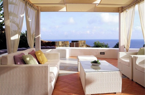Martingana House | Holiday Home "Vento del sud" with Sea View, Garden & Terrace