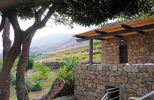 Martingana House | Holiday Home "Vento del sud" with Sea View, Garden & Terrace