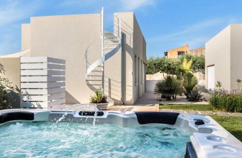 Noto Marina House | Holiday Home 'Villa Paolo' mit Gemeinschaftspool by Interhome