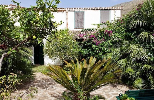 Castelluzzo House | Holiday house Castelluzzo for 1 - 5 persons with 3 bedrooms - Holiday house