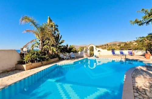 Valderice House | Holiday house Valderice for 1 - 12 persons with 6 bedrooms - Holiday house