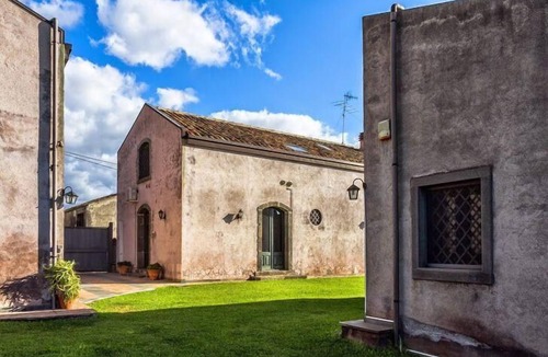 Fiumefreddo di Sicilia House | Holiday house Fiumefreddo di Sicilia for 1 - 18 persons with 10 bedrooms - Holiday home