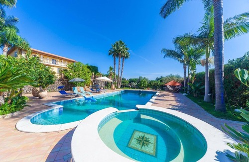 Fiumefreddo di Sicilia House | Holiday house Fiumefreddo di Sicilia for 1 - 10 persons with 4 bedrooms - Holiday home