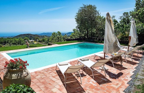 Trecastagni Villa | holiday vacation villa rental italy, sicily, etna, near catania, pool, wi-fi, view, short term long term sicilian villa