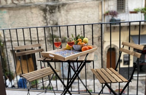 Centro Storico Apartment | Home Suite Home is your apartment, your experience in the hearth of Palermo