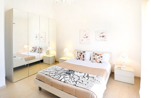 San Leonardo House | Homerez - 100 m away from the beach! House for 7 ppl. with sea view at Marsala