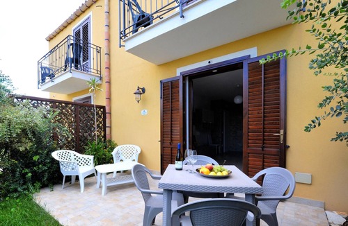 San Leonardo House | Homerez - 100 m away from the beach! House for 7 ppl. with sea view at Marsala