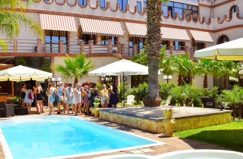 San Giorgio-Librino-San Giuseppe la Rena-Zia Lisa-Villaggio Sant'Agata Apartment | Homerez - 50 m away from the beach! Appartement for 3 ppl. with shared pool