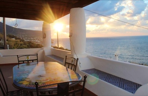 Malfa House | Homerez - Beautiful house for 6 ppl. with sea view, garden and terrace at Malfa