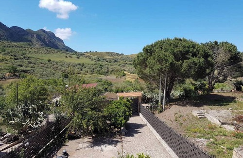 Caccamo Villa | Homerez - Beautiful Villa in Caccamo with Private Pool