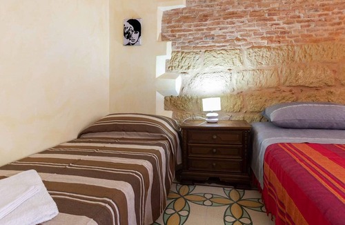 Castelbuono Apartment | Homerez - Studio in Castelbuono - Balcony