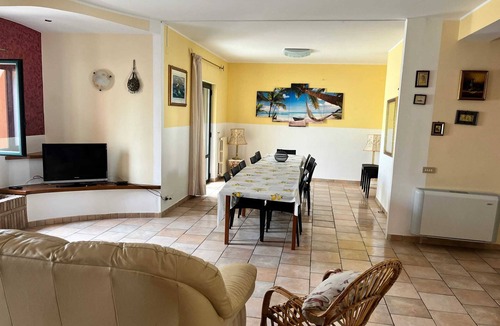 Pergusa Villa | Homerez - Villa for 12 ppl. with swimming-pool, garden and terrace at Enna