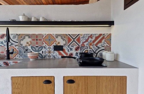 Vulcano Porto House | Hot water beach vacation home Obsidian Red Elegant suite