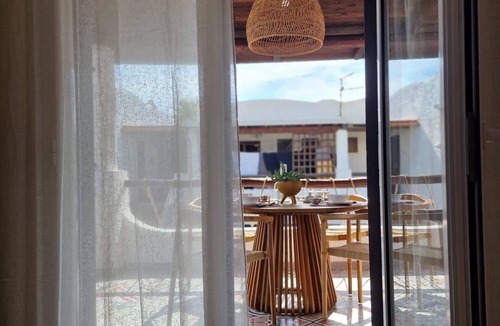 Vulcano Porto House | Hot water beach vacation home Obsidian Red Elegant suite