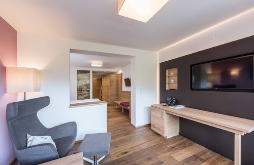 Rain Hotel | Hotel Leonhard