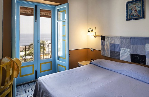 Santa Marina Salina Hotel | Hotel Mamma Santina