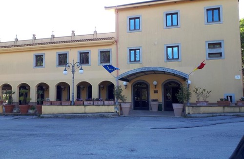 Pergusa Hotel | HOTEL VILLA GIULIA ENNA Pergusa