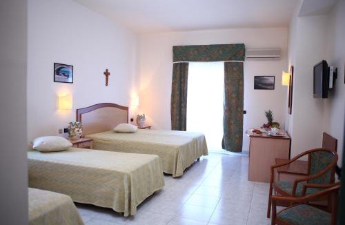 Canneto di Caronia Hotel | Hotel Za Maria