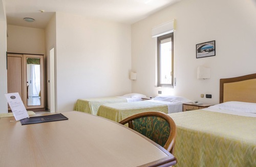 Canneto di Caronia Hotel | Hotel Za' Maria