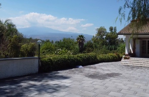 Calatabiano Villa | House by the Sea, nestled in a natural oasis.