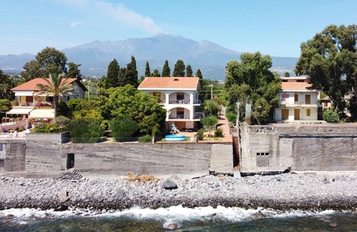 Archi House | House inside a private property with direct beach access.