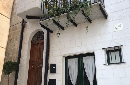 Mussomeli House | House of Solorzano