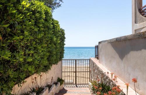 Noto Marina Villa | House&Villas - Baia delle Sirene