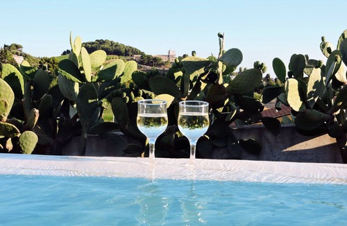 Buseto Palizzolo House | House with infinity pool in the hills near the sea and Trapani