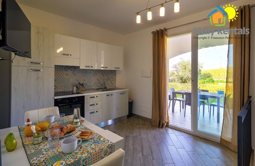 Capaci Condo | House with pool within walking distance of the beach