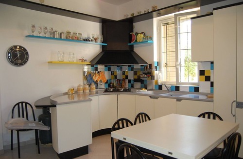 Isola House | House with private tennis court, pool, 300m to the beach, WiFi, air conditioning