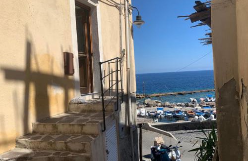 Malfa Apartment | Il Balcone sul molo di Malfa