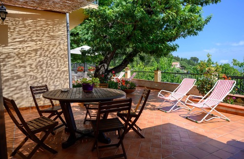 Castelbuono Villa | Il Ciliegio ,'le Calme et la Tranquillité Sont Notre Carte de Visite'