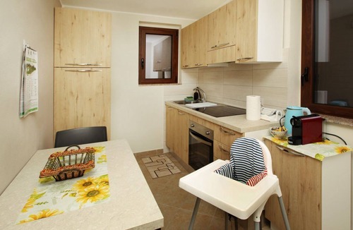 Caronia Apartment | Il Rifugio sul Mare is a small independent house surrounded by a fragrant lemon garden, just 100 meters from the beach.The house includes a fully equipped kitchen, a bathroom, and a cozy double bedroom. Outside, you’ll find a private relaxation area wi
