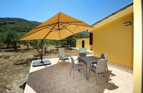 Caronia Apartment | Il Rifugio sul Mare is a small independent house surrounded by a fragrant lemon garden, just 100 meters from the beach.The house includes a fully equipped kitchen, a bathroom, and a cozy double bedroom. Outside, you’ll find a private relaxation area wi